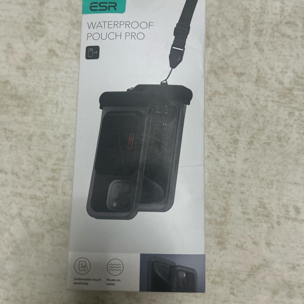 ESR Waterproof Pouch Pro - Black Clear